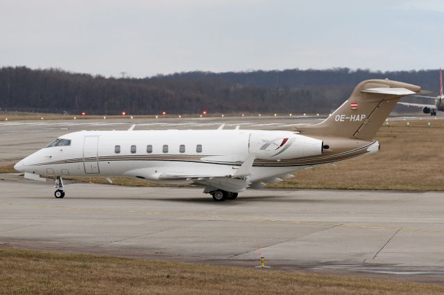 Bombardier Challenger 300 (OE-HAP)