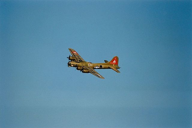 Boeing B-17 Flying Fortress (N900RW) - B-17 preforming at the Air Power Air Show in KOKC