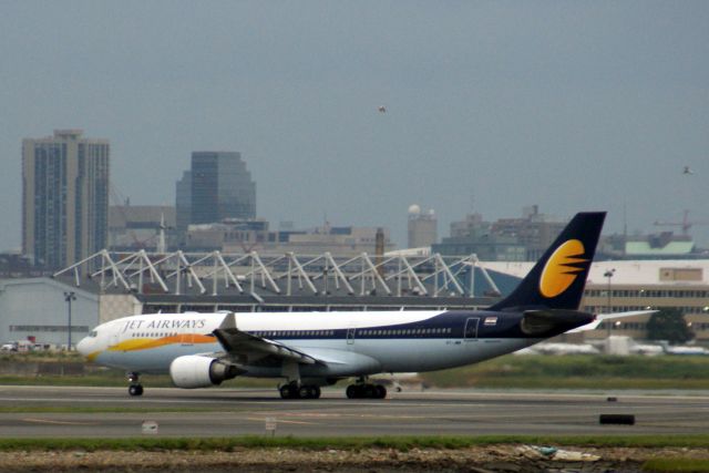 Airbus A330-200 (VT-JWM) - JET AIRWAYS LEAVING KBOS AFTER DIVERSION