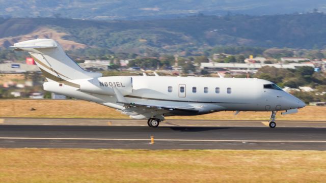 Bombardier Challenger 300 (N801EL)