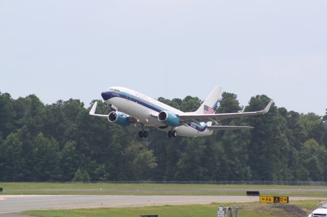 Boeing 737-700 (N278EA) - N278EA rotating off of runway 5R