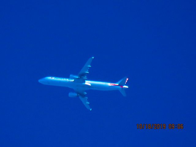 Airbus A321 (N536UW)