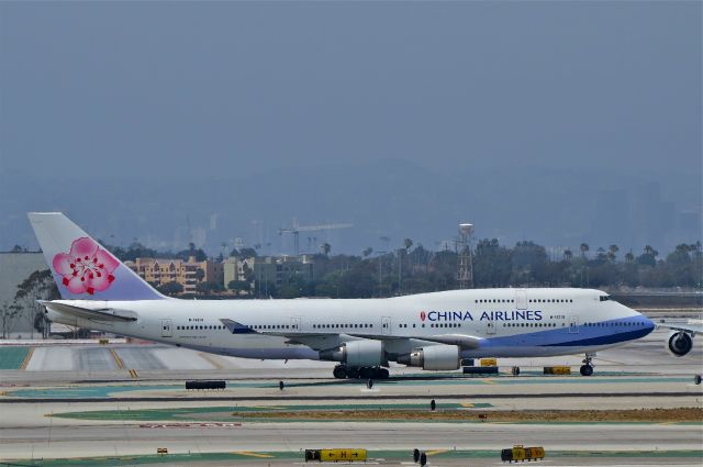 Boeing 747-400 (B-18212)