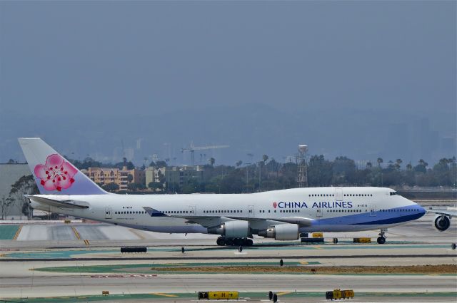 Boeing 747-400 (B-18212)