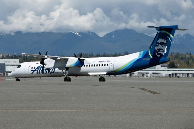 de Havilland Dash 8-400 (N400QX)