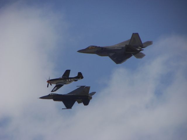 — — - MCAS Miramar Airshow 2008  San Diego, CA  The Heritage Flight... P-51 leading an F-16 and F-22!