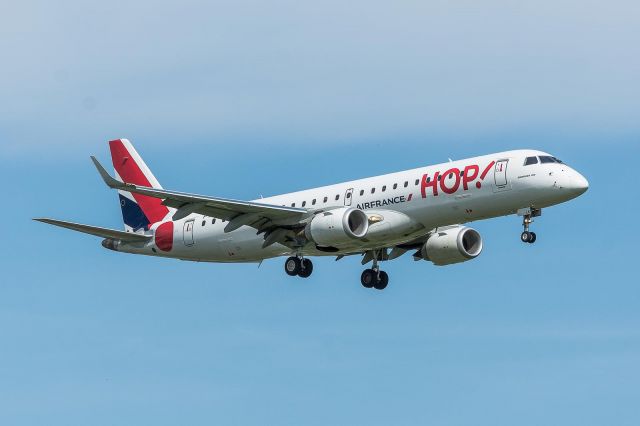 Embraer ERJ-190 (F-HBLE) - WAW Spotting
