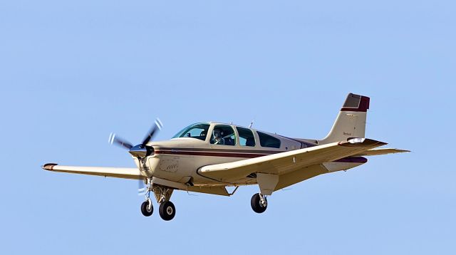 Beechcraft Bonanza (33) (N3113G)