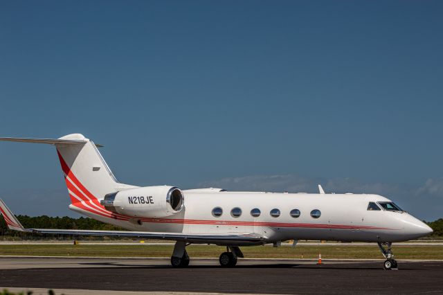 Gulfstream Aerospace Gulfstream IV (N218JE) - Old Color scheme on this Gulfstream GIV at KVRB