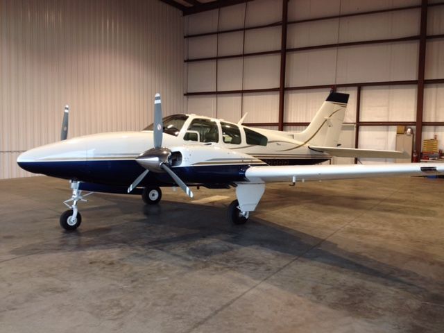 Beechcraft 55 Baron (N7989R)