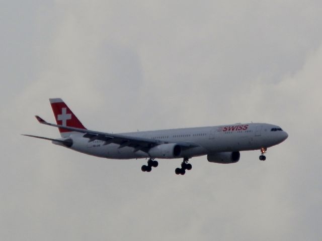 Airbus A330-300 (HB-JHB)