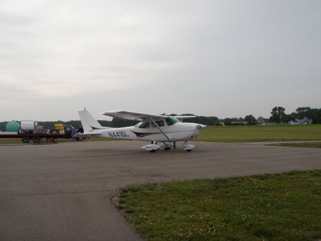 Cessna Skyhawk (N4416L)