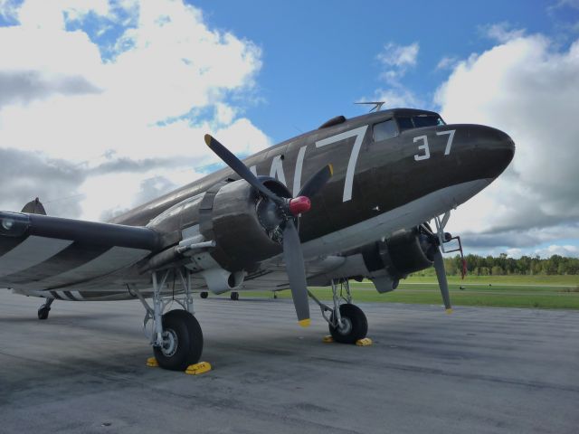 Douglas DC-3 (N345AB)