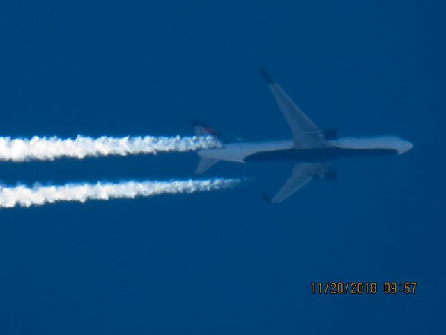 BOEING 767-300 (N194DN)