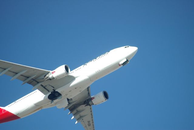 Airbus A330-200 (VH-EBA) - Qantas Airbus A330-200 taking off runway 21 at Perth Intl Airport