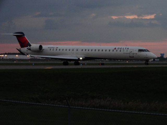 Canadair Regional Jet CRJ-900 (N300PQ)