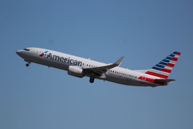 Boeing 737-800 (N967NN)