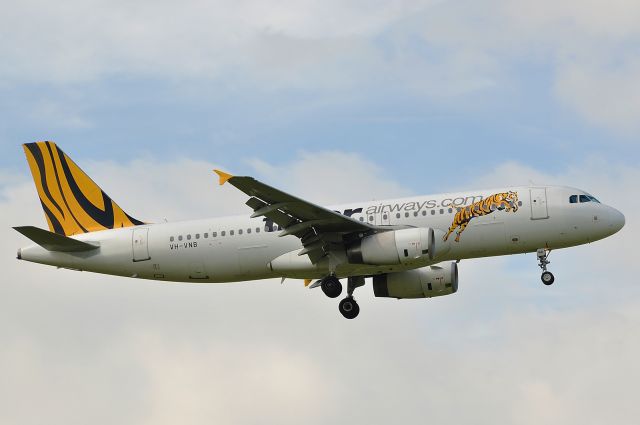 Airbus A320 (VH-VNB)