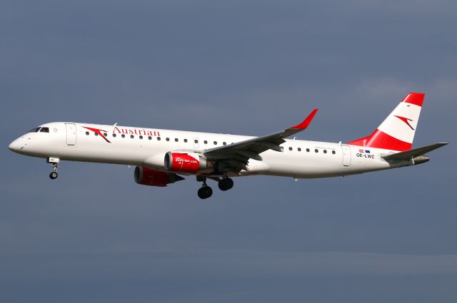 Embraer ERJ-190 (OE-LWC)