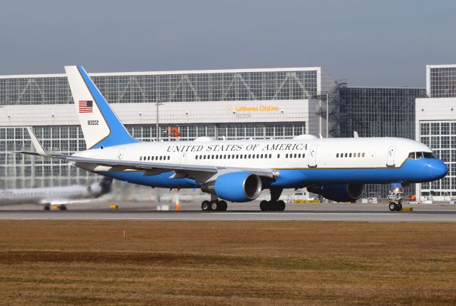 Boeing 757-200 (98-0002)