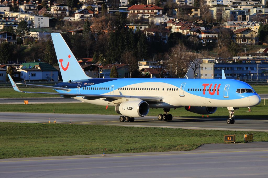 Boeing 757-200 (G-CPEV)
