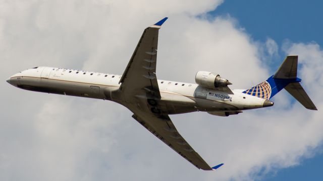 Canadair Regional Jet CRJ-200 (N509MJ) - Banking out of Rwy 36R