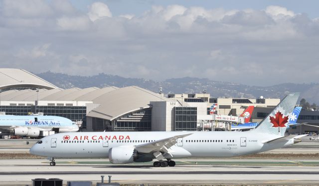 Boeing 787-9 Dreamliner (C-FGHZ) - Arrived at LAX on 25L