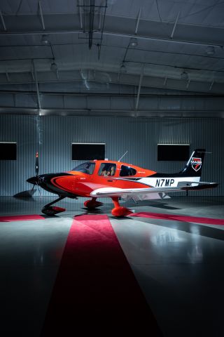 Cirrus SR-22 (N7MP)
