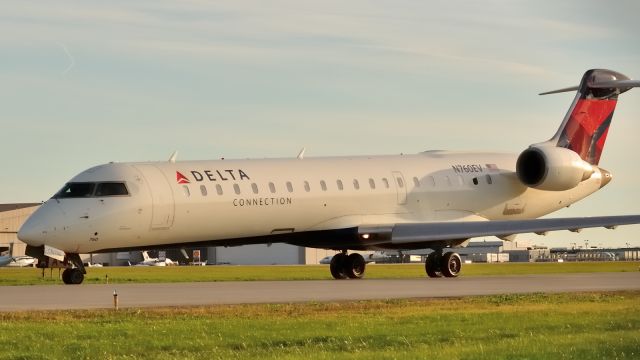 Canadair Regional Jet CRJ-700 (N760EV)