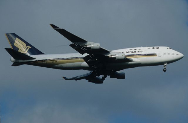 Boeing 747-400 (9V-SMY) - Final Approach to Narita Intl Airport Rwy34L on 1997/06/14