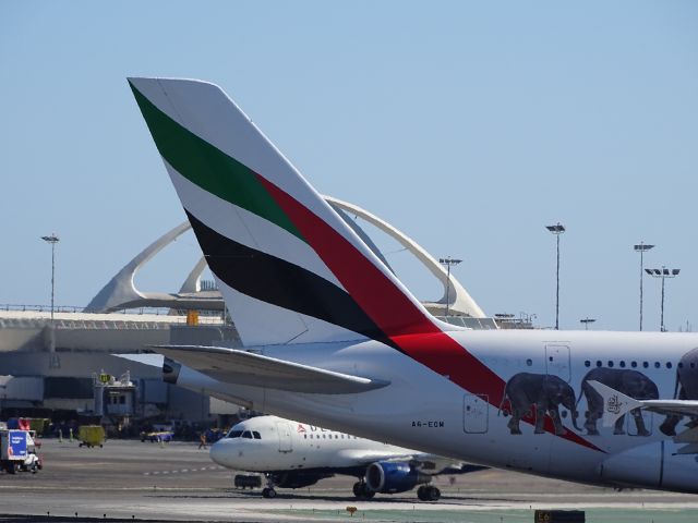 Airbus A380-800 (A6-EOM)