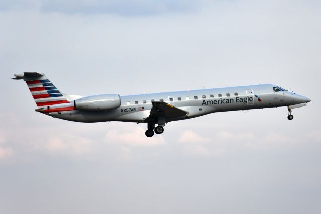 Embraer ERJ-135 (N857AE)