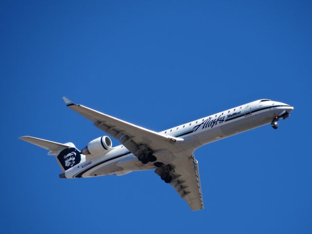 Canadair Regional Jet CRJ-700 (N225AG)