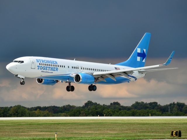 Boeing 737-800 (N881XA)