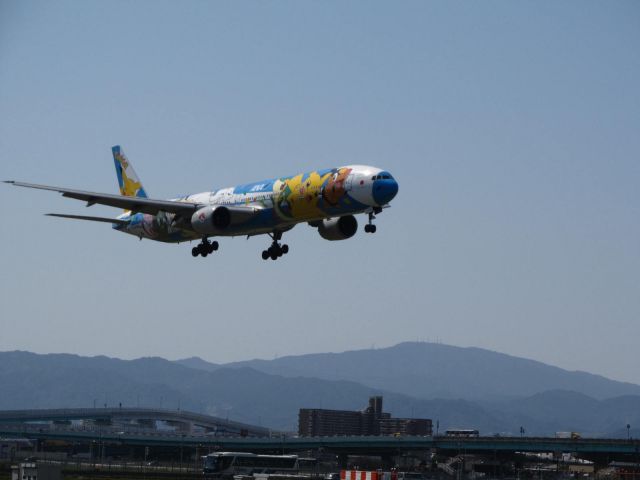 Boeing 777-200 (JA754A) - POKEMON-JET