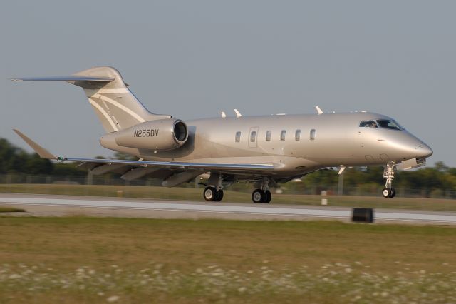 Canadair Challenger 350 (N255DV)