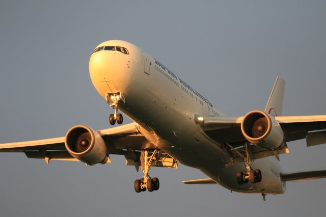 BOEING 767-300 (JA651J) - July 2nd 2019:HND-HKD.