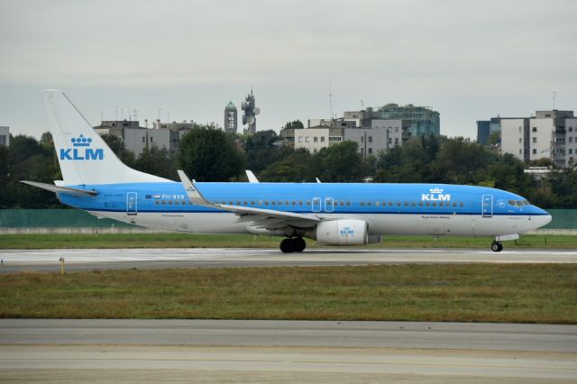 Boeing 737-700 (PH-BXB)