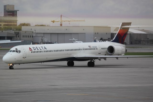 McDonnell Douglas MD-90 (N932DN) - Taking to gate at MSP on 4/15/2012