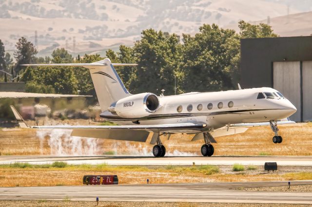 Gulfstream Aerospace Gulfstream IV (N905LP) - Gulfstream Aerospace Gulfstream IV arrives at Livermore Municipal Airport, August 2021.