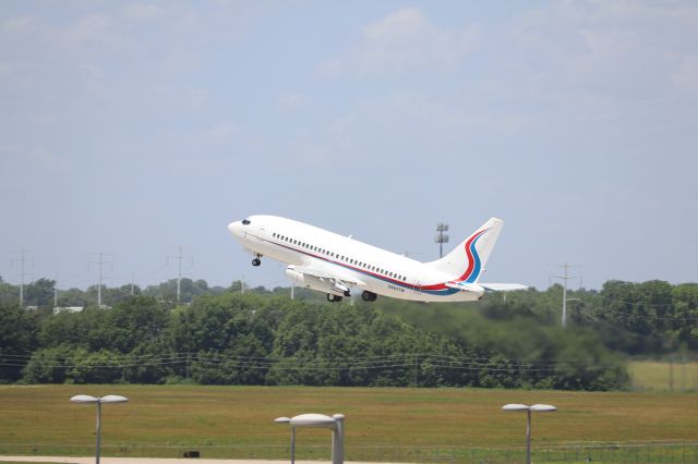 Boeing 737-200 (N467TW) - Had to check my FlightRadar24 twice because I thought it was a glitch! 737-200 Original of Ameristar thunders out of IND! What a catch!