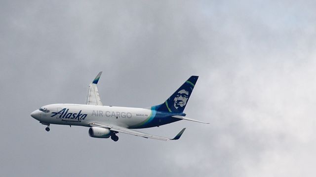 Boeing 737-700 (N626AS) - Watching N626AS on approach to JNU.  The aircraft came from the north, but is performing a descending turn in Gastineau Channel to land from the south.