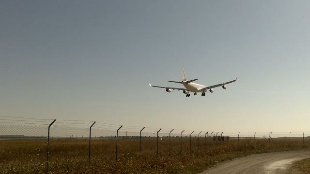 Airbus A340-200 (F-RAJB) - Magnifique Touch & Go de lAirbus A340-212 de la République Française (Présidentiel) (Partie 8) à Vatry