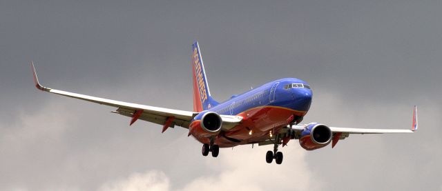 Boeing 737-700 (N7704B)