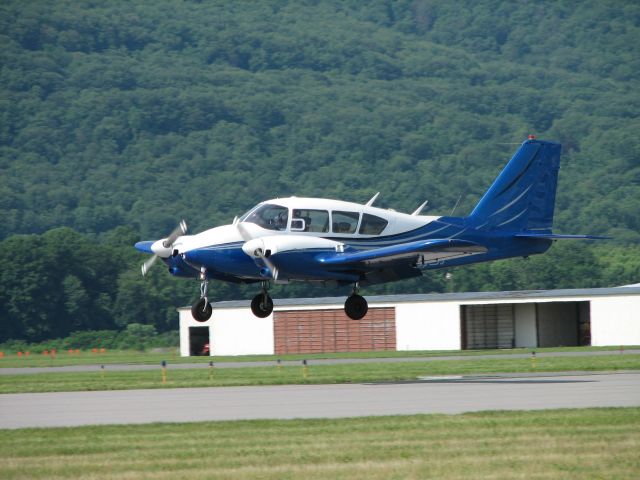 Piper Apache (N4916P)