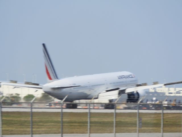 BOEING 777-300ER (F-GZNI) - Touching down!