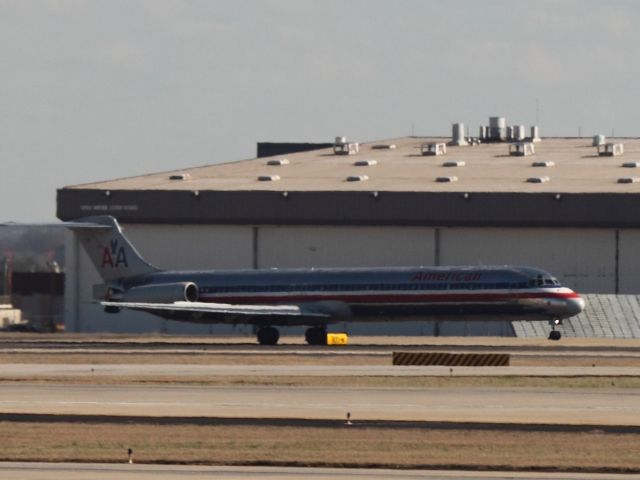 McDonnell Douglas MD-82 (N488AA) - Landing on 27L at ATL on 02/25/2011