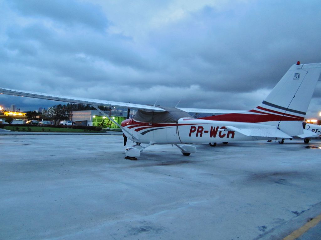 Cessna Skylane (PR-WCR) - Photo taken at SBMT (Campo de Marte - Brazil)