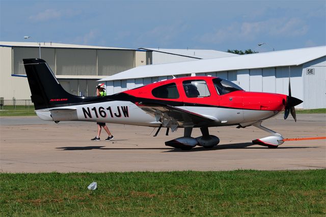 Cirrus SR-22 (N161JW) - Awesome looking ride!