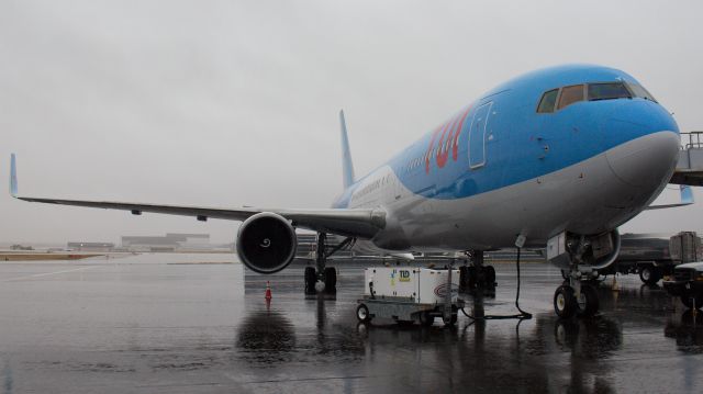 BOEING 767-300 (PH-OYI) - Charter flight from Brussels, Belgium for some sort of NATO operation.